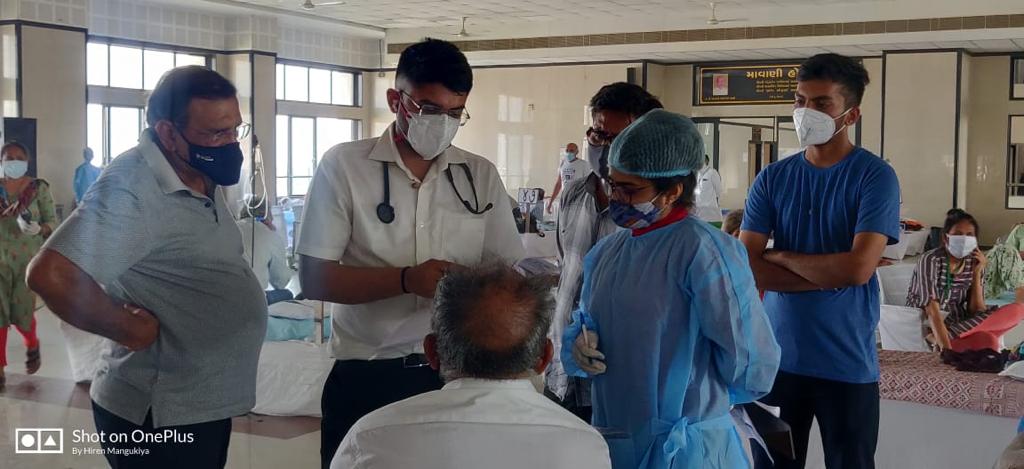 dr nischal checking patients dr nischal checking patients